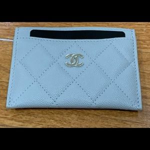 Chanel flat cardholder in gray caviar